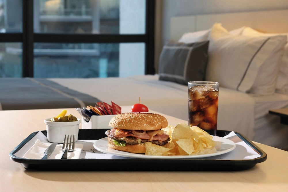 City Express Plus by Marriott Monterrey Galerias