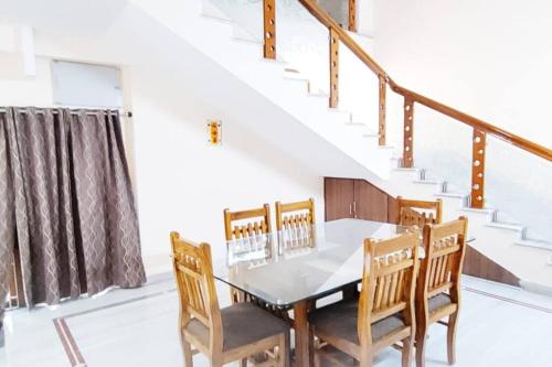 Servostay Kukatpally Spacious 5 BHK Duplex in Vivekananda Nagar with Parking — 4-Star Luxury Hotel in Hyderabad, India
