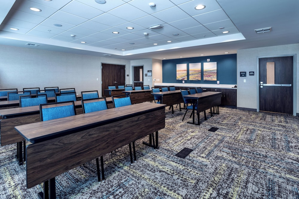 Hampton Inn & Suites by Hilton Bakersfield Central - photo 52