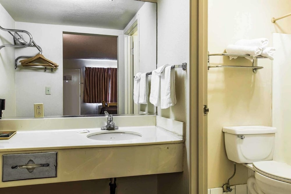 Rodeway Inn Ontario Airport Mills - photo 12