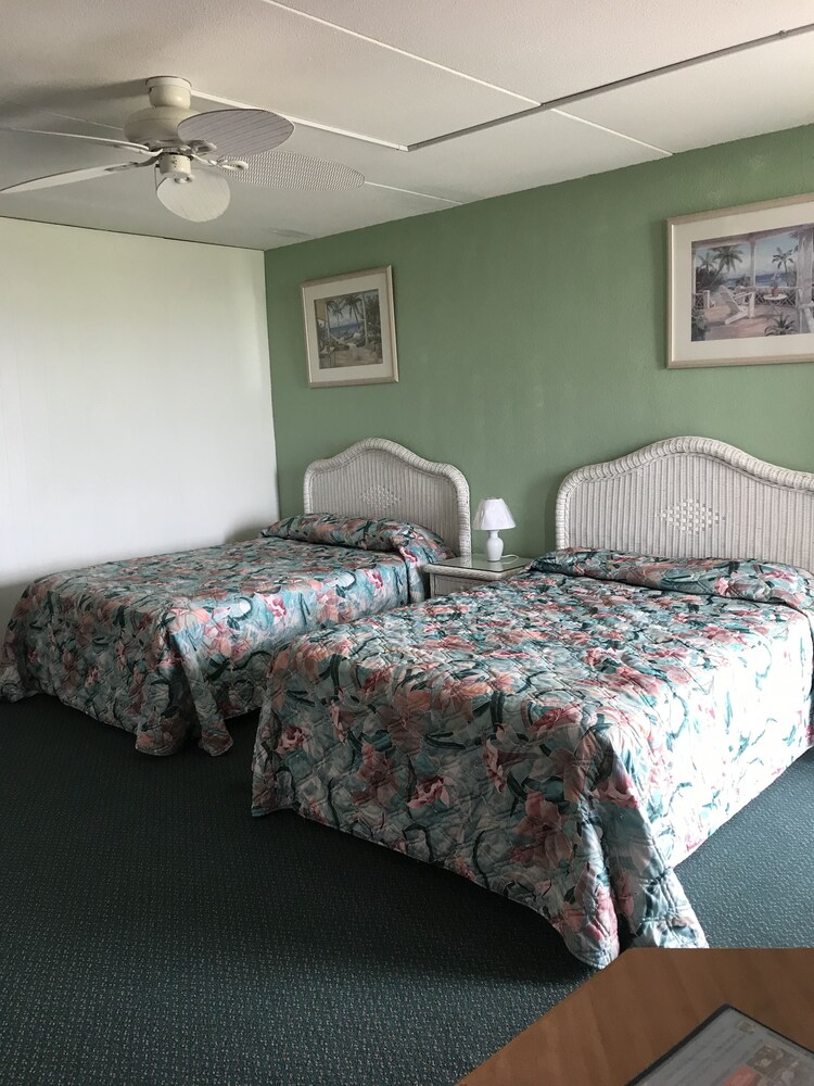 Gold Crest Motel - photo 11