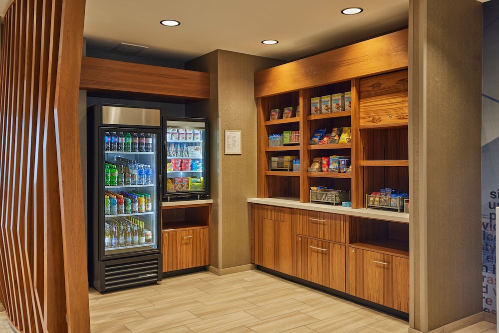 SpringHill Suites by Marriott Medford Airport - photo 26