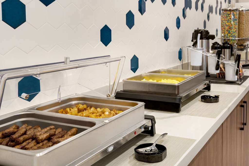 La Quinta Inn & Suites by Wyndham Denver Parker - photo 45