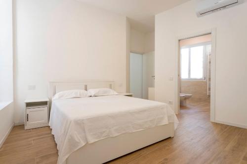 Caroli Maison Design flat 5min da Stazione — 4-Star Luxury Hotel in Novara, Italy