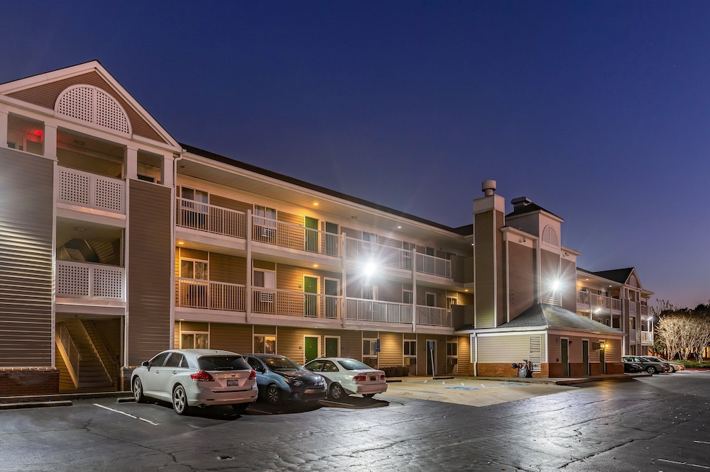HomeTowne Studios by Red Roof Atlanta Chamblee - photo 21