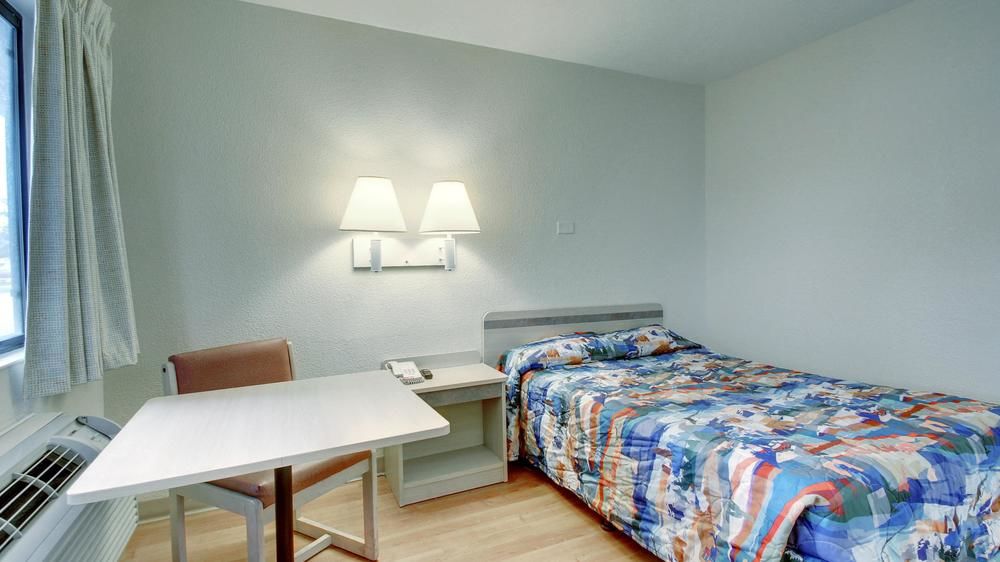 Motel 6 Manhattan - photo 6