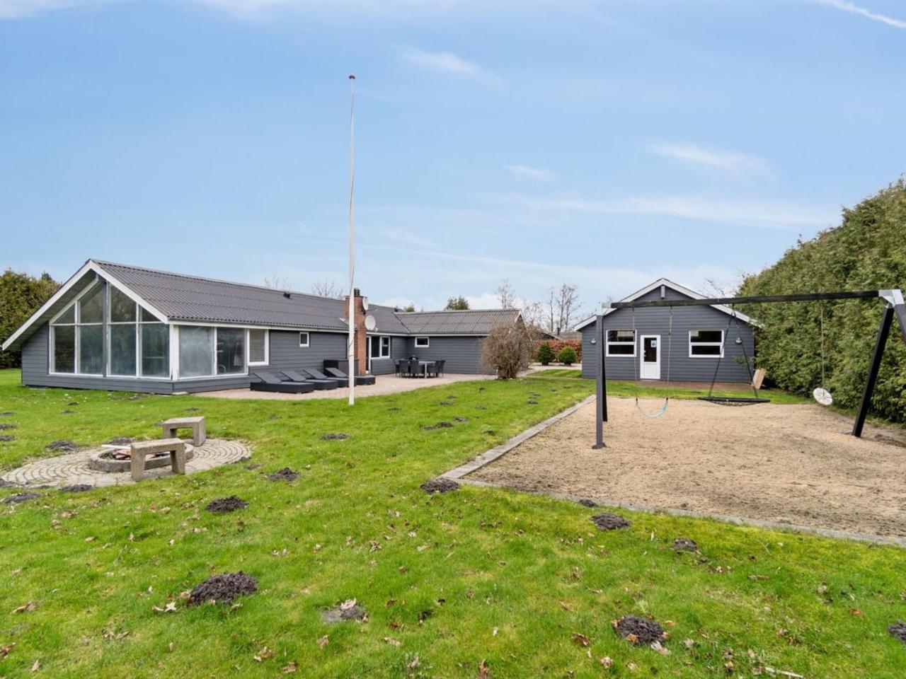 Holiday Home Fidelia 400m from the sea by Interhome — 4-Star Luxury Hotel in Storvorde, Denmark