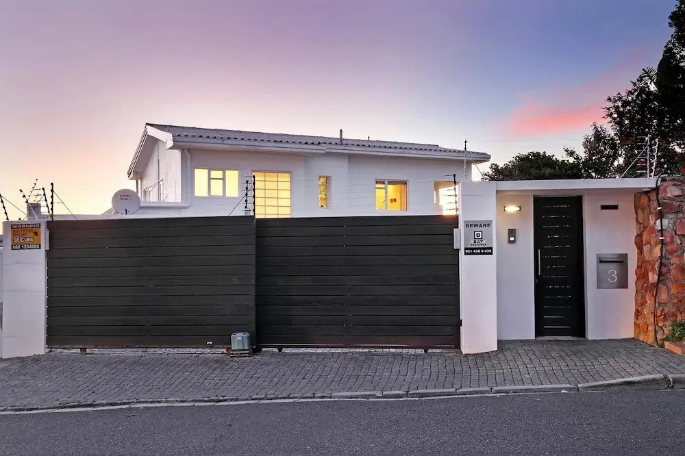 Delightful large villa in Camps Bay with pool Picasso — 4-Star Luxury Hotel in Cape Town, South Africa