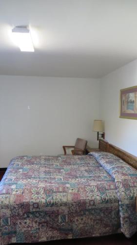 Eagle Rock Motel - photo 9