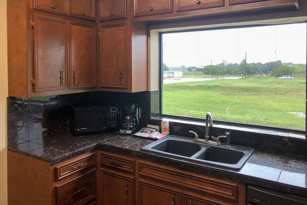Comfort Inn Early Brownwood - photo 11