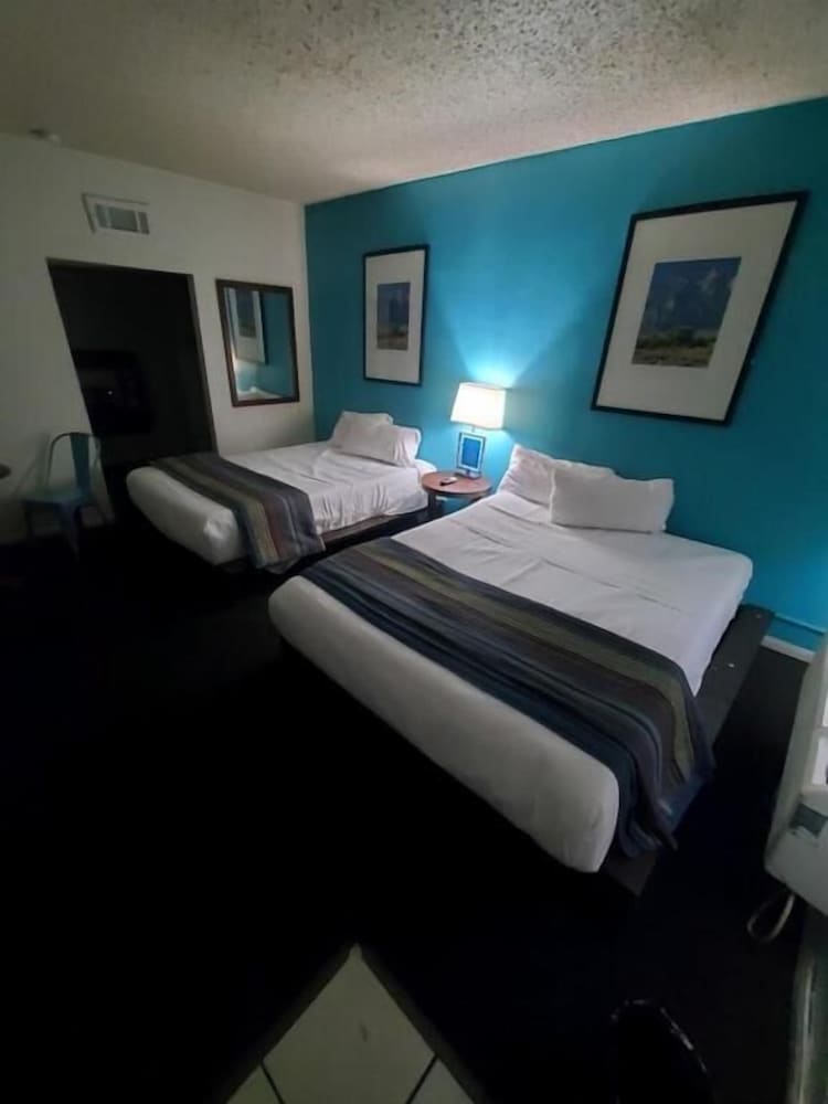 Desert Hills Motel - photo 20