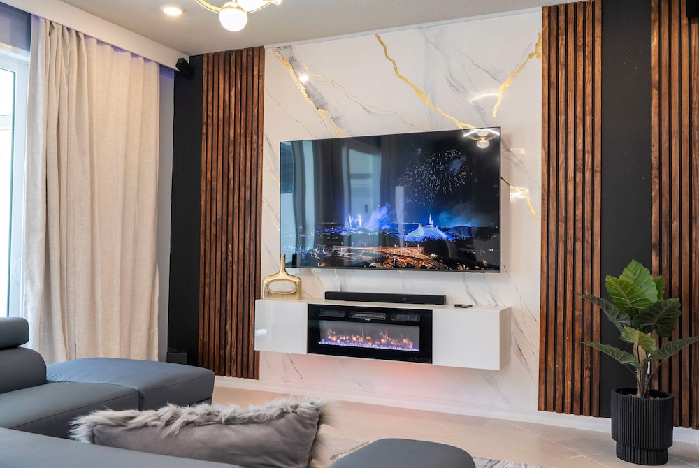 Simply Amazing 5BR Chic Retreat Themed Fun Style in Clermont, United States