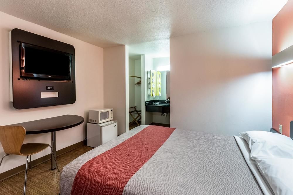 Motel 6 McMinnville - photo 16
