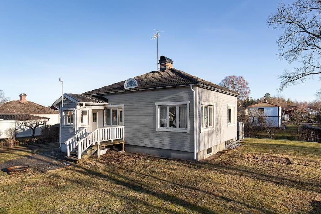 Trevligt Hus Med Egen Gard Och Fri Wifi Emmaboda Kommun Lindas — hotel in Emmaboda
