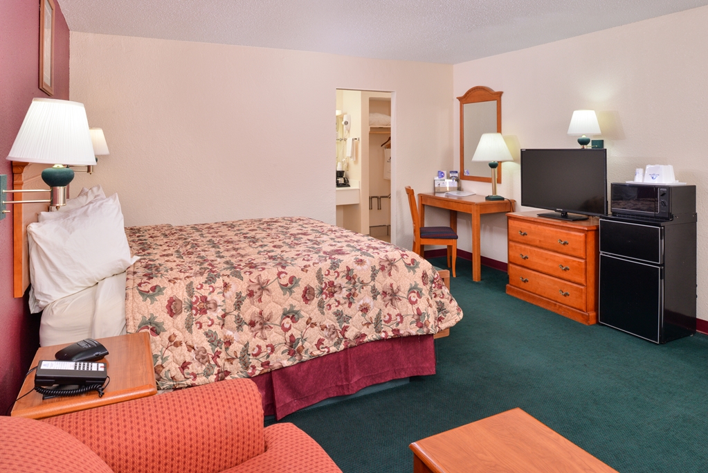 Americas Best Value Inn Lubbock East - photo 9