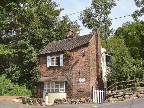 The Old Toll House — 4-Star Luxury Hotel in Telford, United Kingdom