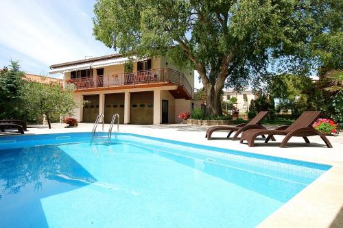 Apartment Ladonja 2 — 4-Star Luxury Hotel in Marcana, Croatia
