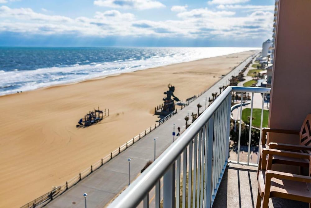 Hampton Inn Virginia Beach Oceanfront North - photo 30