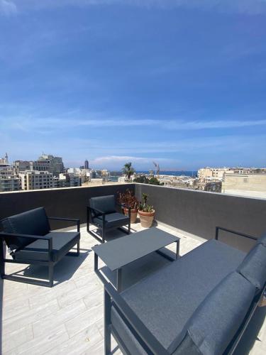 Sliema Distant Seaview Penthouse — 4-Star Luxury Hotel in Sliema, Malta