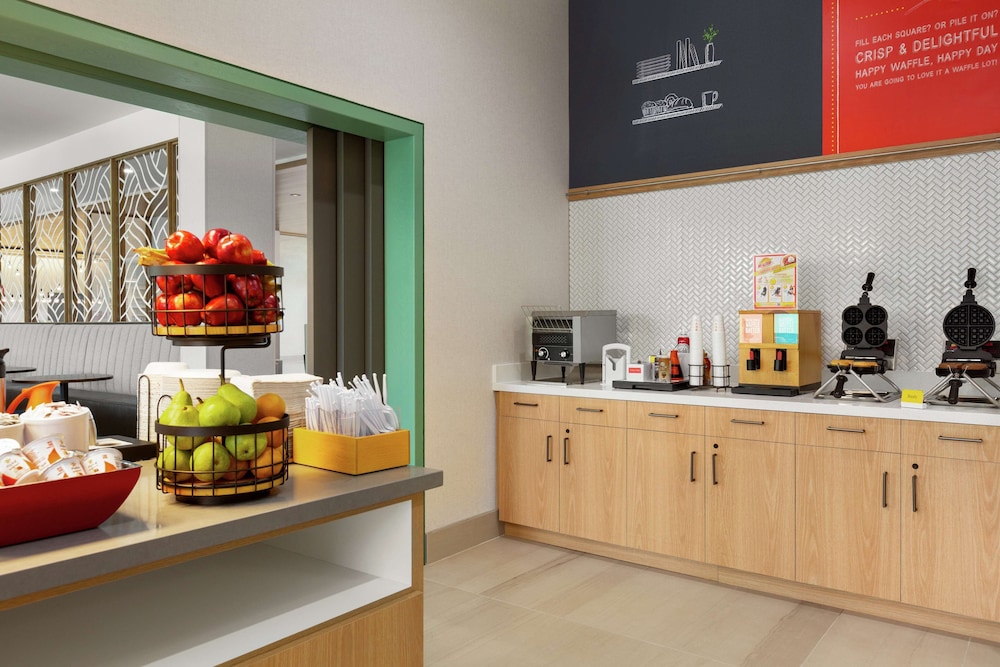 Hampton Inn & Suites San Mateo San Francisco Airport - photo 29