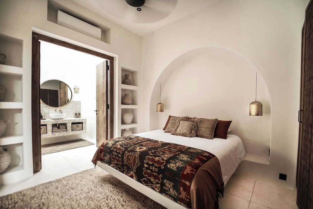 Villa Almaz — 4-Star Luxury Hotel in Seminyak, Indonesia