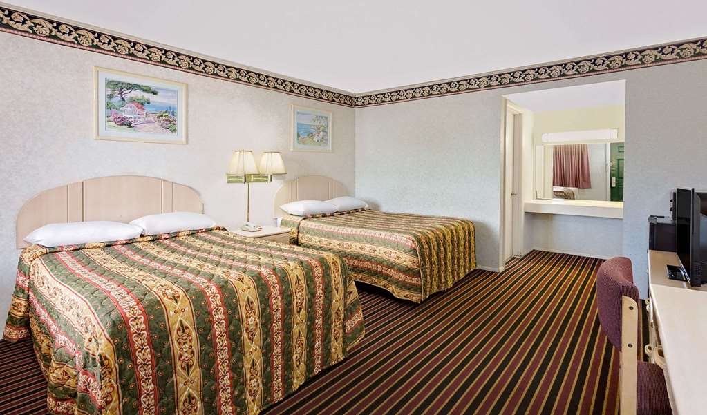Knights Inn Madison Heights VA - photo 10