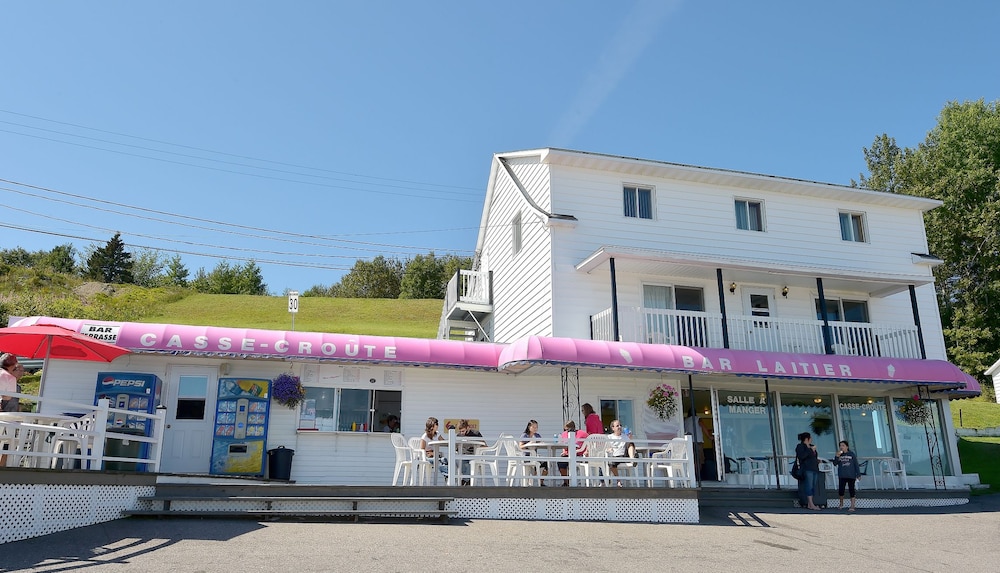Motels Chalets Flots Bleus — hotel in Saint-Simeon