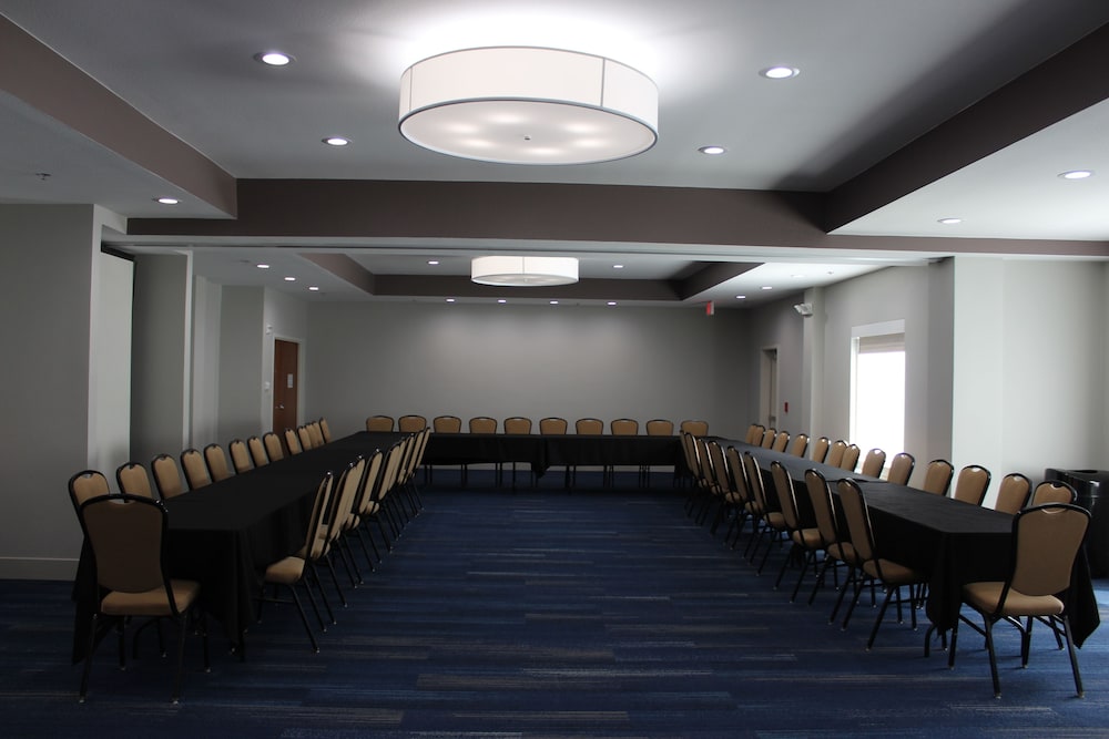 Holiday Inn Express & Suites Mansfield by IHG - photo 57