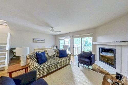 Salt Pond 38435 Mainsail Dr #9