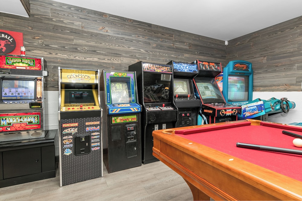 The Grizzlies Den Log style cabin located in the desirable Fox Farm area Games and arcade — 4-Star Luxury Hotel in Big Bear Lake, United States