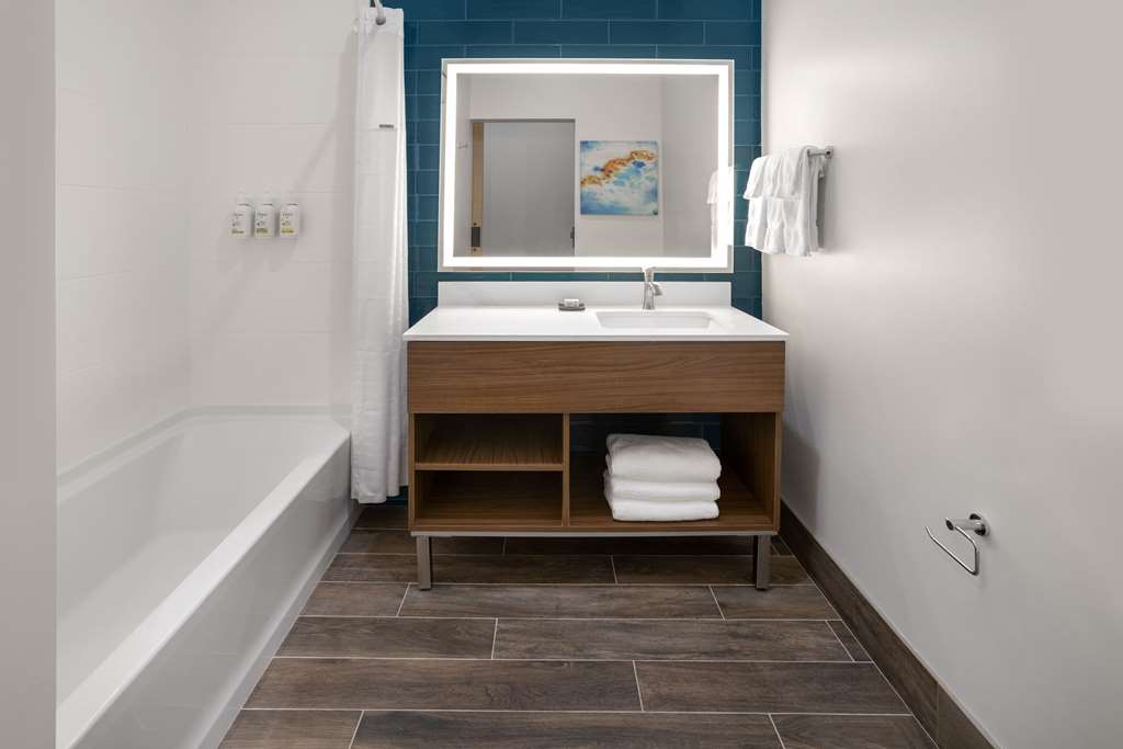La Quinta Inn & Suites By Wyndham Williston Burlington - photo 11