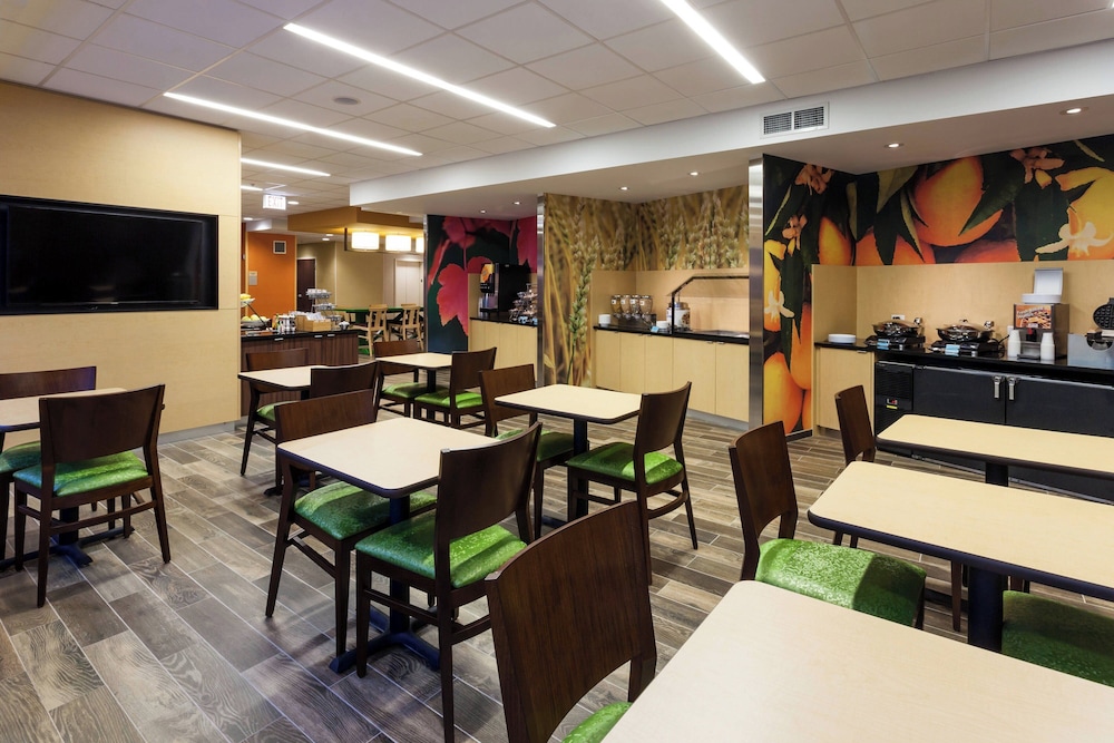 Fairfield Inn & Suites Chicago Downtown River North - photo 28