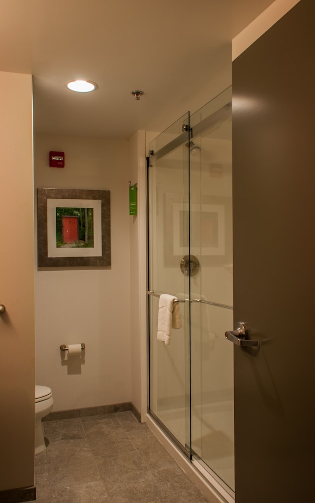 Hampton Inn & Suites Mishawaka South Bend at Heritage Square - photo 32