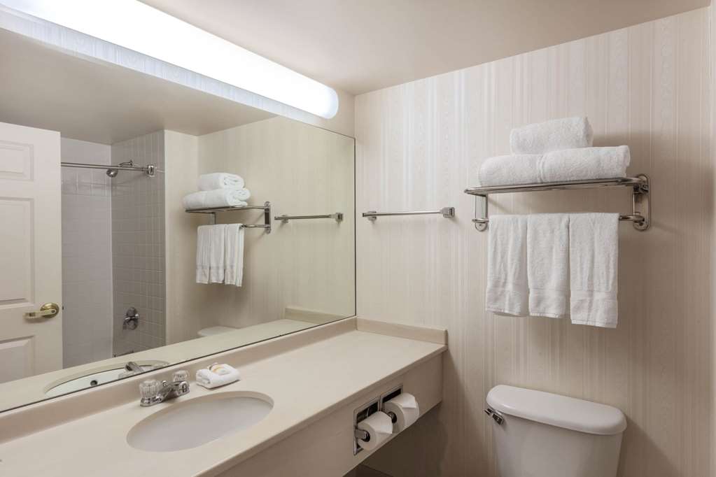 La Quinta Inn & Suites by Wyndham Garden City - photo 39
