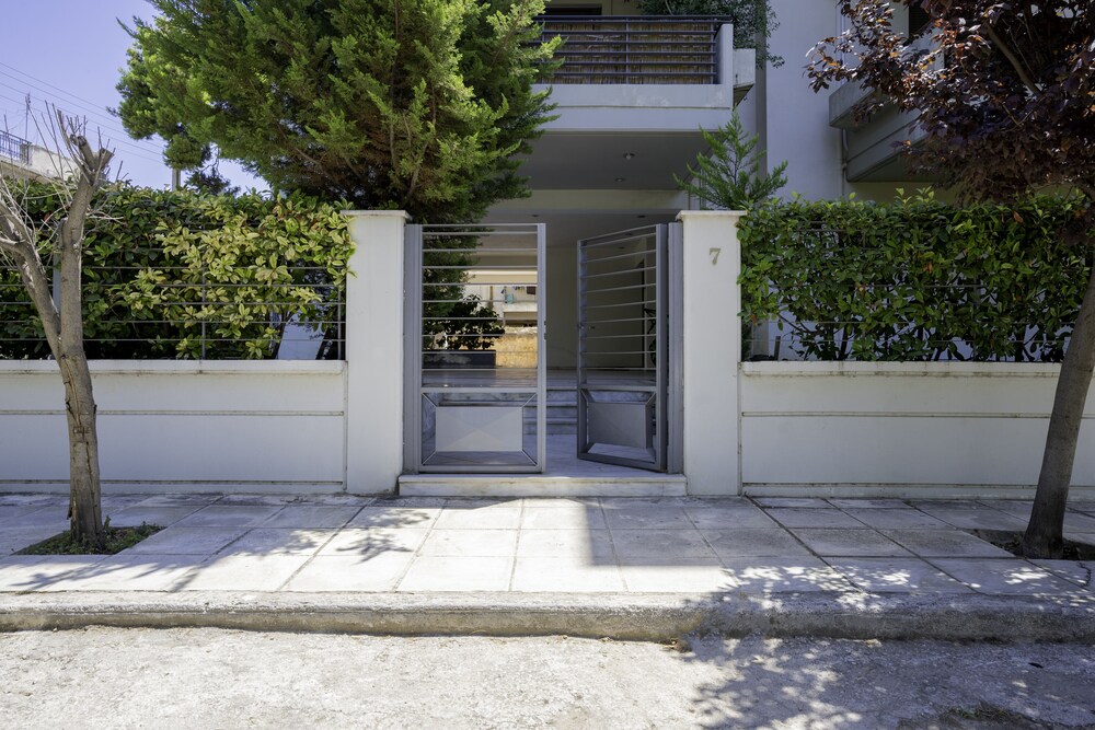 Posh 1BR Apartment in Chalandri — 4-Star Luxury Hotel in Khalandrion, Greece