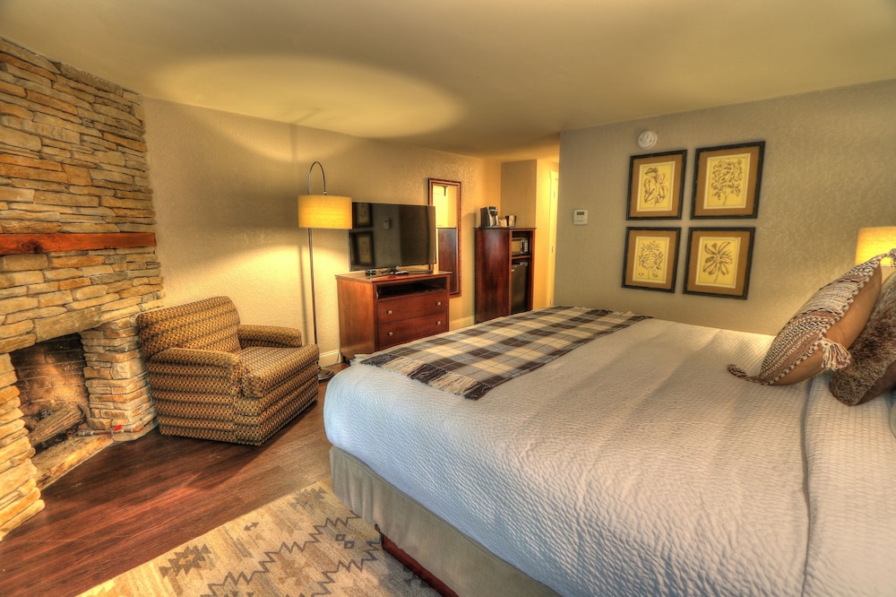 River Edge Inn - photo 12