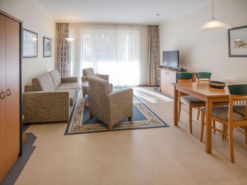 Dünenpark Binz Komfort Ferienwohnung mit 1 Schlafzimmer und Terrasse im Erdgeschoss 239 — 4-Star Luxury Hotel in Ostseebad Binz, Germany