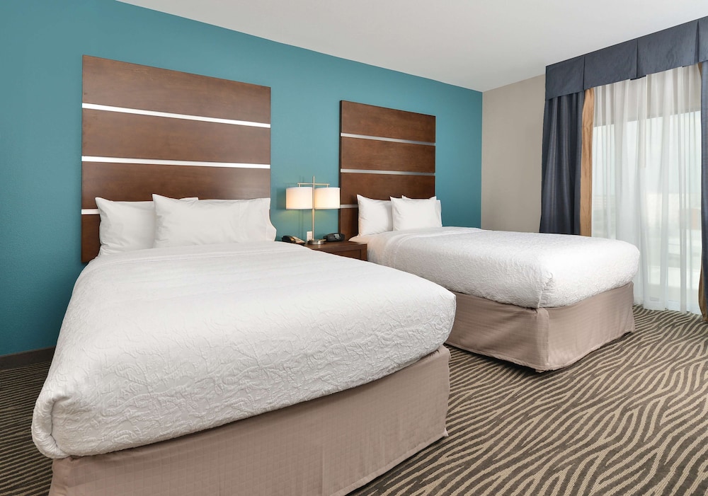 Hampton Inn & Suites Des Moines Downtown - photo 9