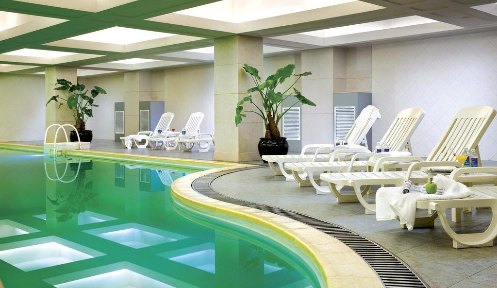 Howard Johnson Plaza by Wyndham Guiyang — 4-Star Luxury Hotel in Guiyang, People's Republic of China