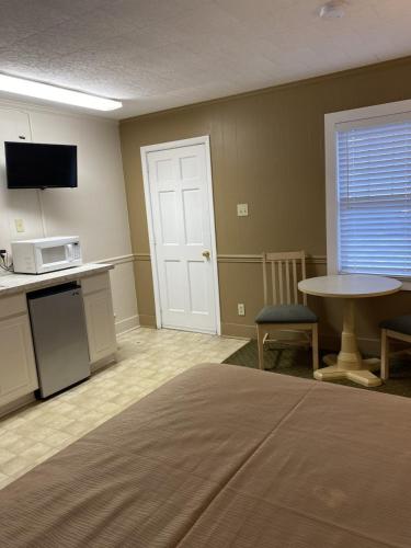 The Admiral Hotel Motel - photo 166