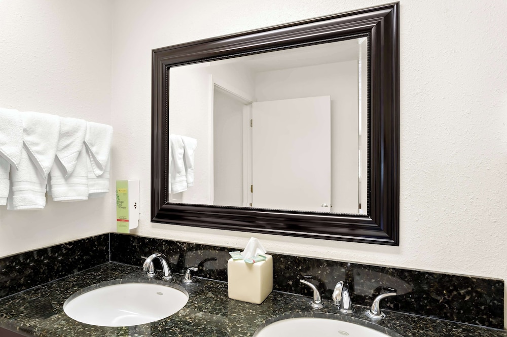 Surestay Plus Hotel by Best Western Susanville - photo 32