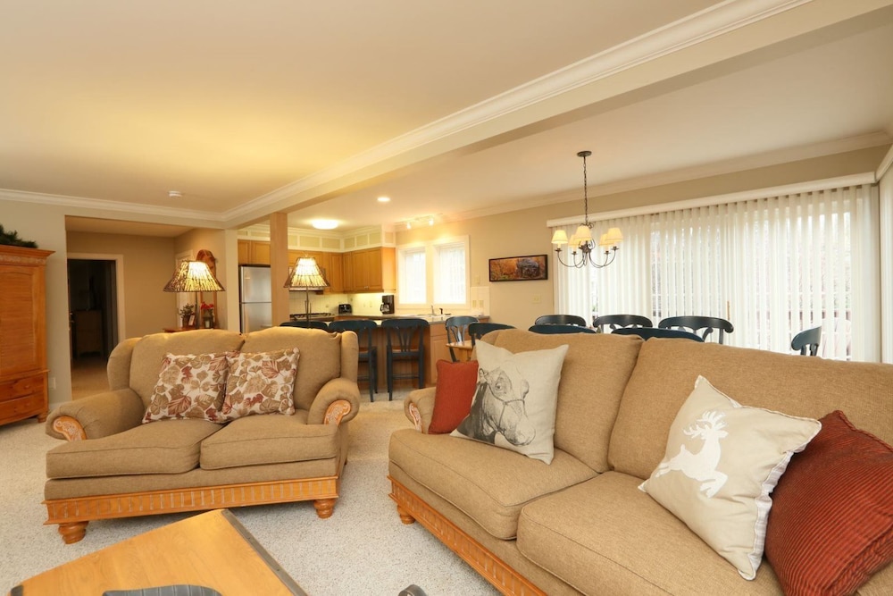 Upscale 3BR Topnotch Overlook - photo 15