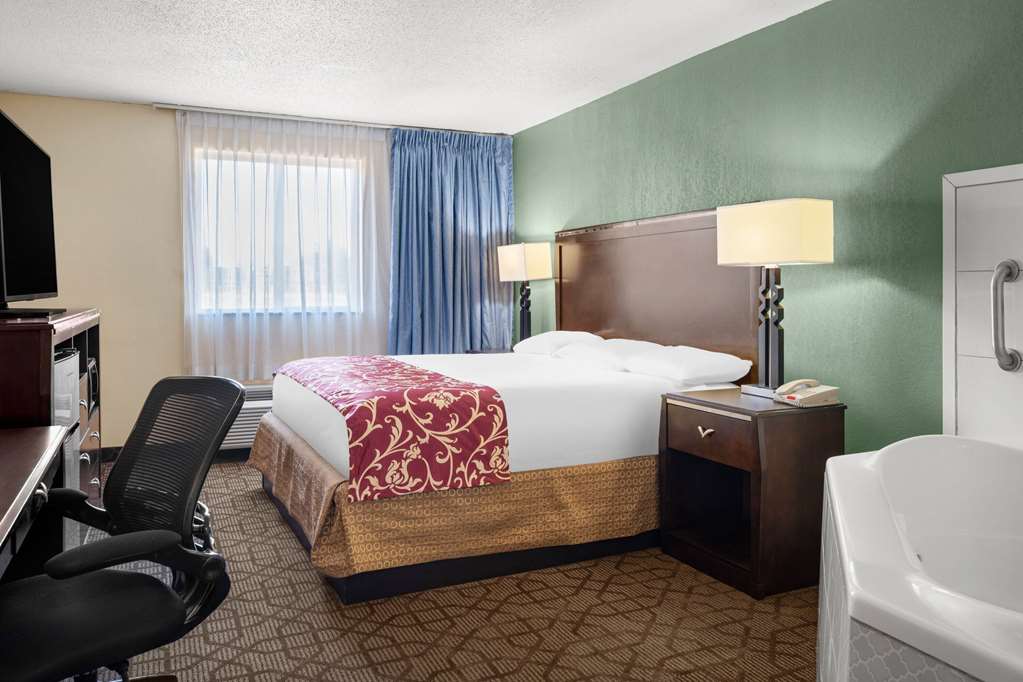 Travelodge By Wyndham Gaylord - photo 26