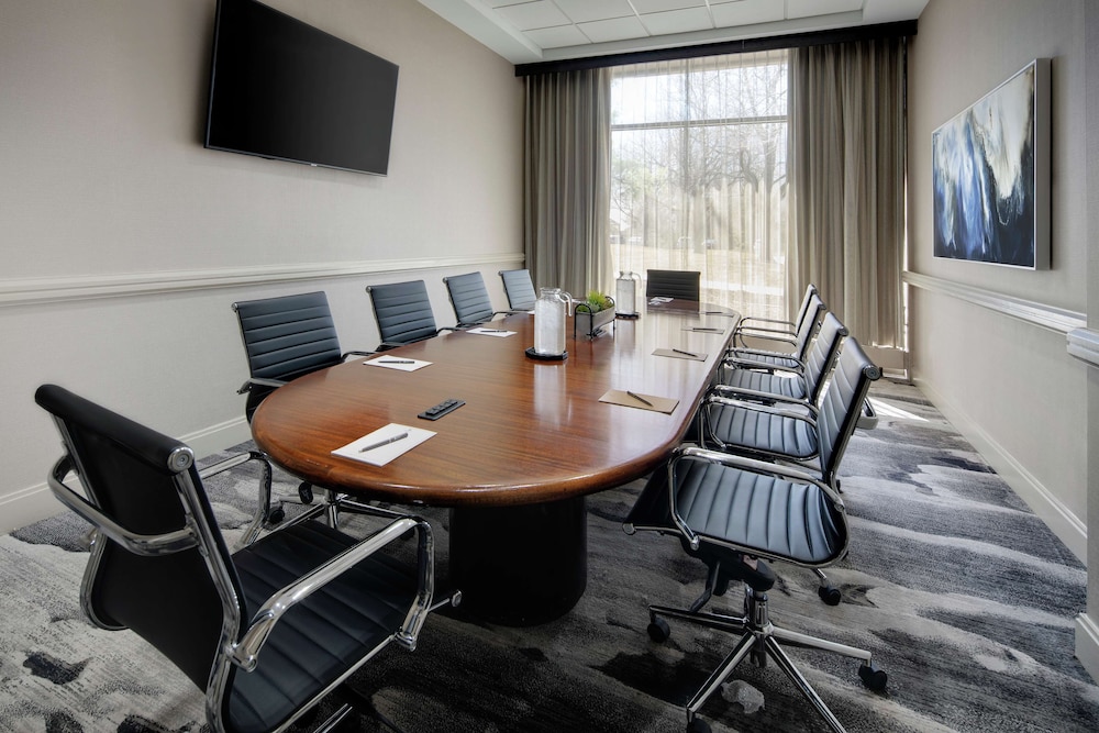 Embassy Suites by Hilton Detroit Troy Auburn Hills - photo 70