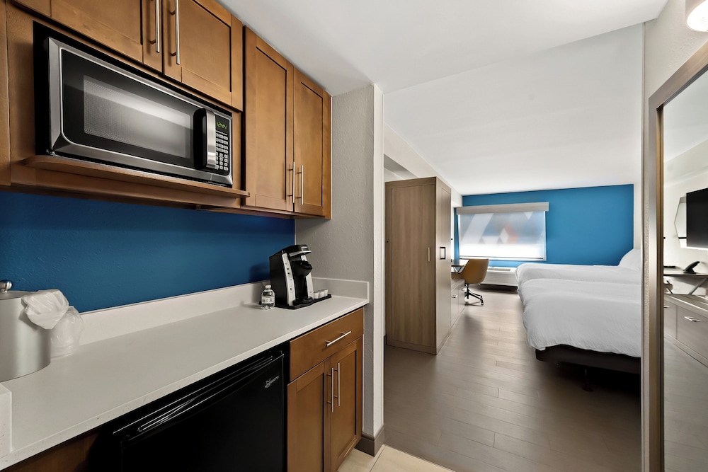 Holiday Inn Express & Suites Raleigh NE Medical Ctr Area by IHG - photo 17
