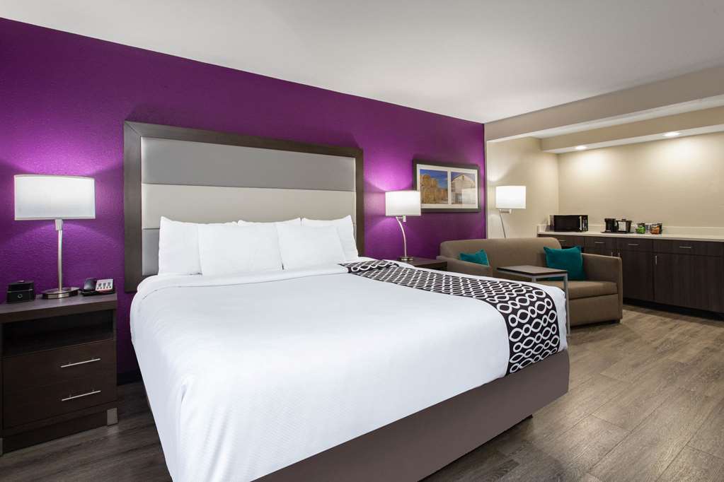 La Quinta Inn & Suites by Wyndham Effingham - photo 39
