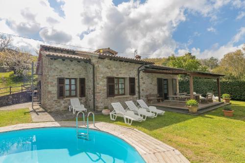 Stupendo rustico in pietra — hotel in Castellina Marittima