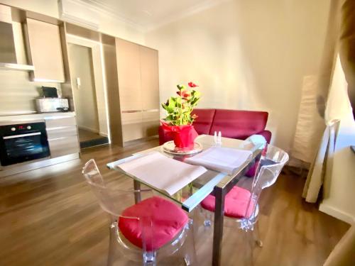 Colombo Brown House — 4-Star Luxury Hotel in Genoa, Italy