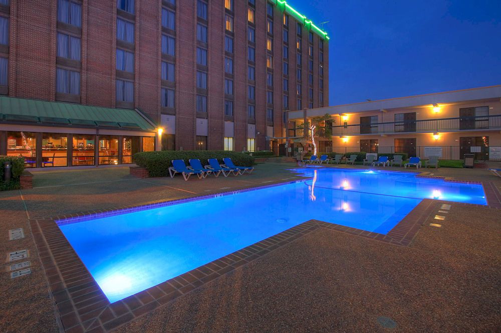 MCM Elegante Hotel and Suites - photo 15