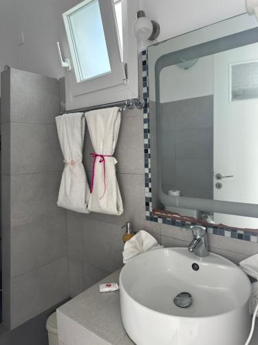 Sardis Rooms — Kimolos — photo 3